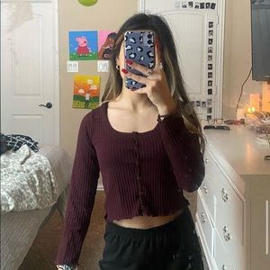 maroon long sleeve crop top